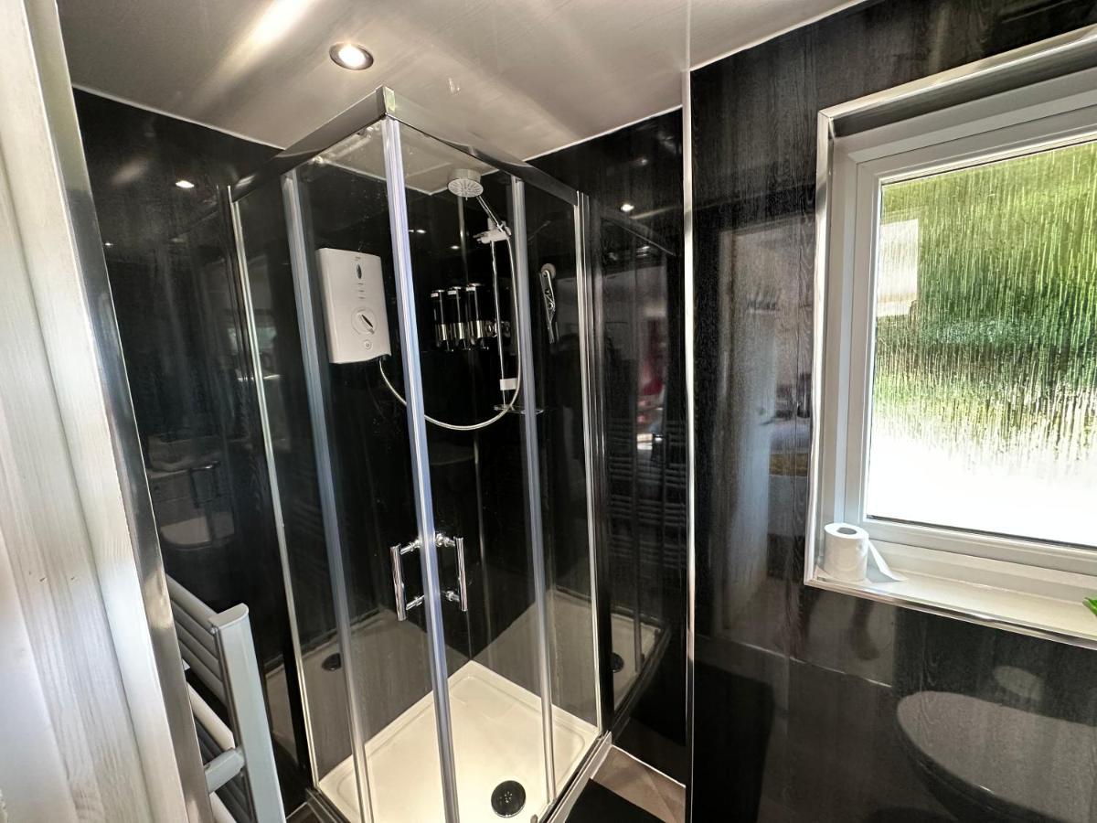 Unique Orchard Lodge For Couples With Hot Tub Strathaven Dış mekan fotoğraf