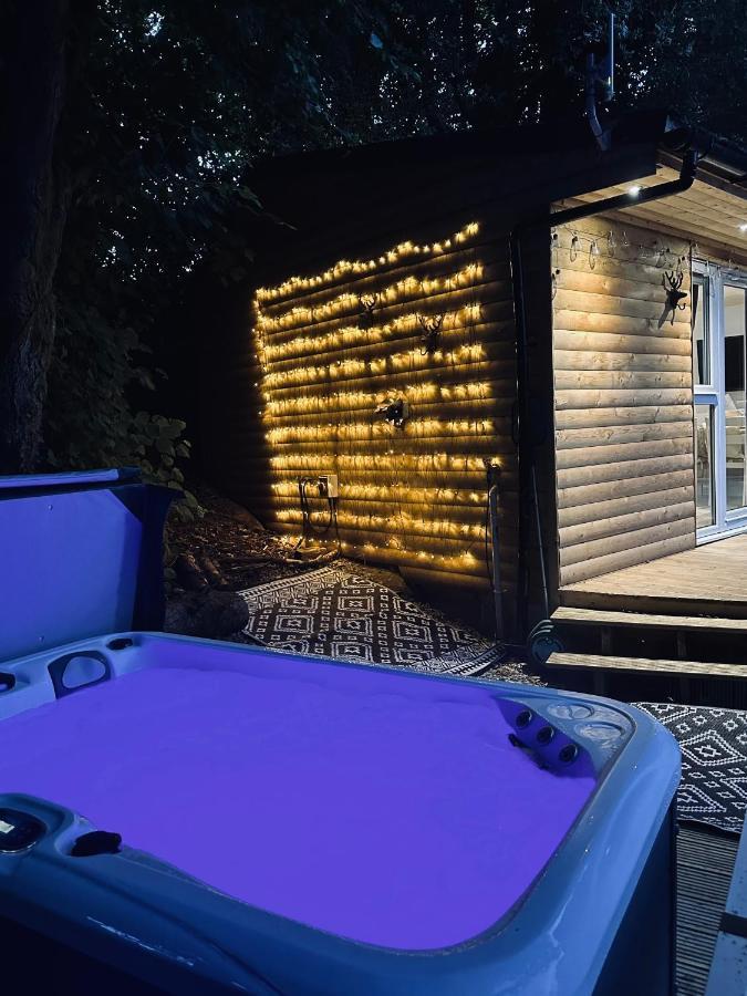 Unique Orchard Lodge For Couples With Hot Tub Strathaven Dış mekan fotoğraf